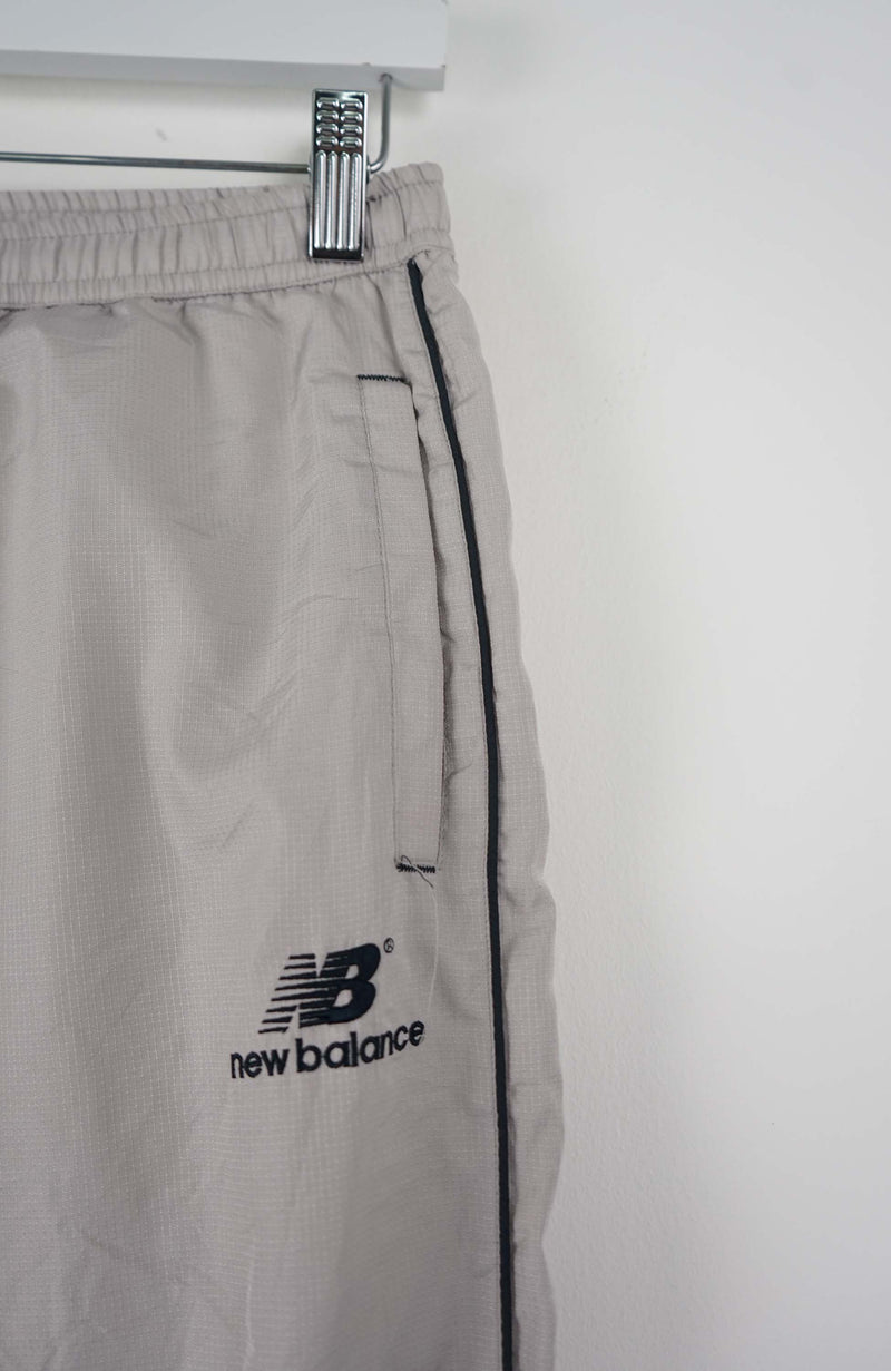 VINTAGE NEW BALANCE TRACK PANTS (M)