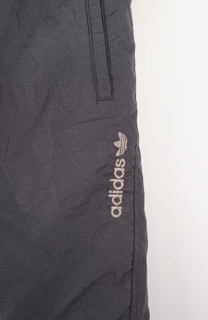 VINTAGE ADIDAS TRACK PANT SHORTS (S)