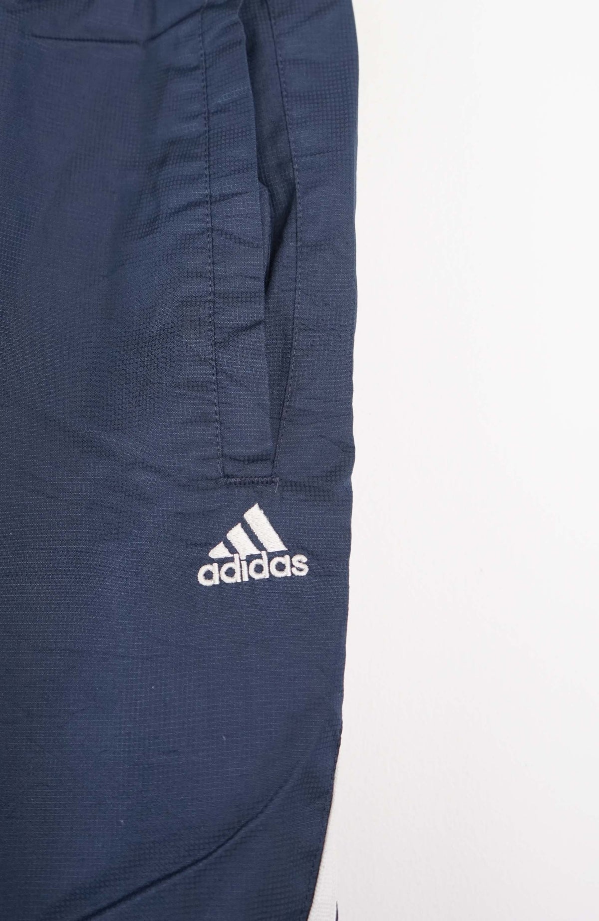 VINTAGE ADIDAS TRACK PANT SHORTS (M)