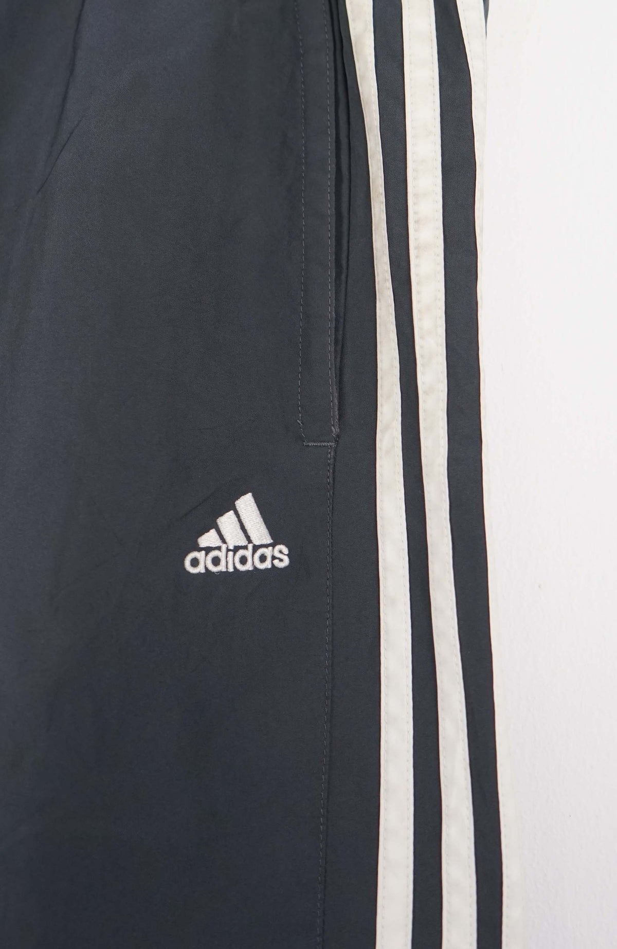 VINTAGE ADIDAS TRACK PANT SHORTS (L)