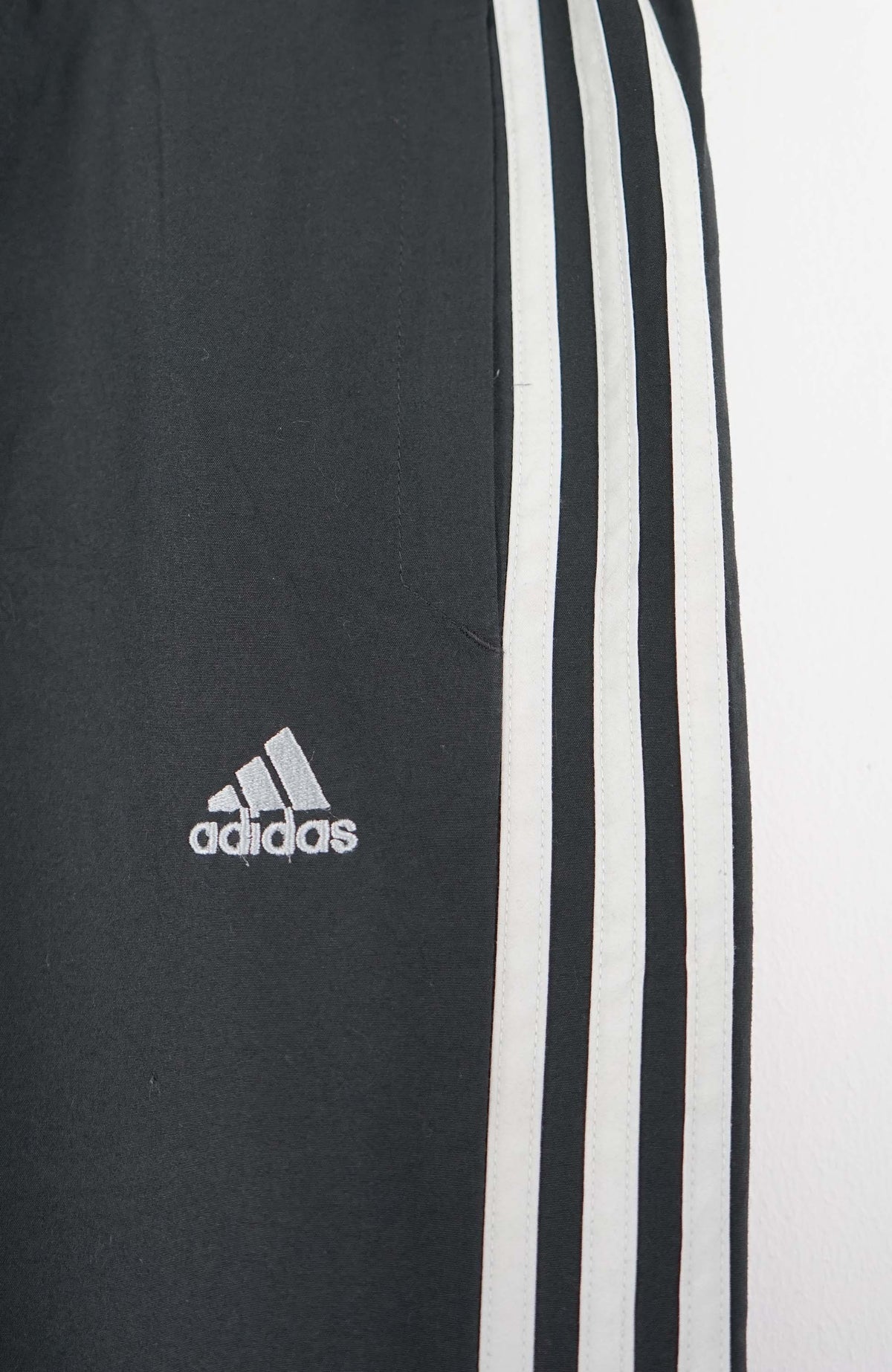 VINTAGE ADIDAS TRACK PANT SHORTS (M)