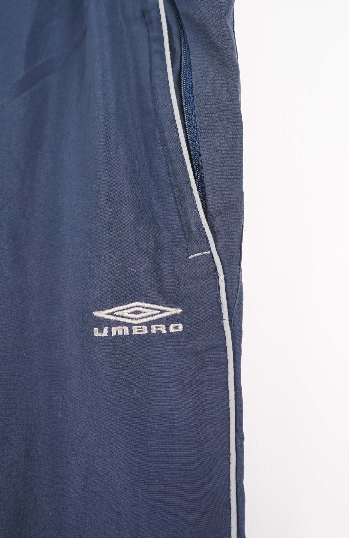 VINTAGE UMBRO TRACK PANT SHORTS (XL)
