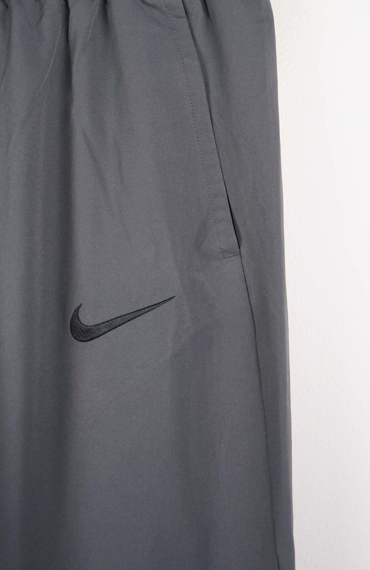 VINTAGE NIKE TRACK PANTS (M)