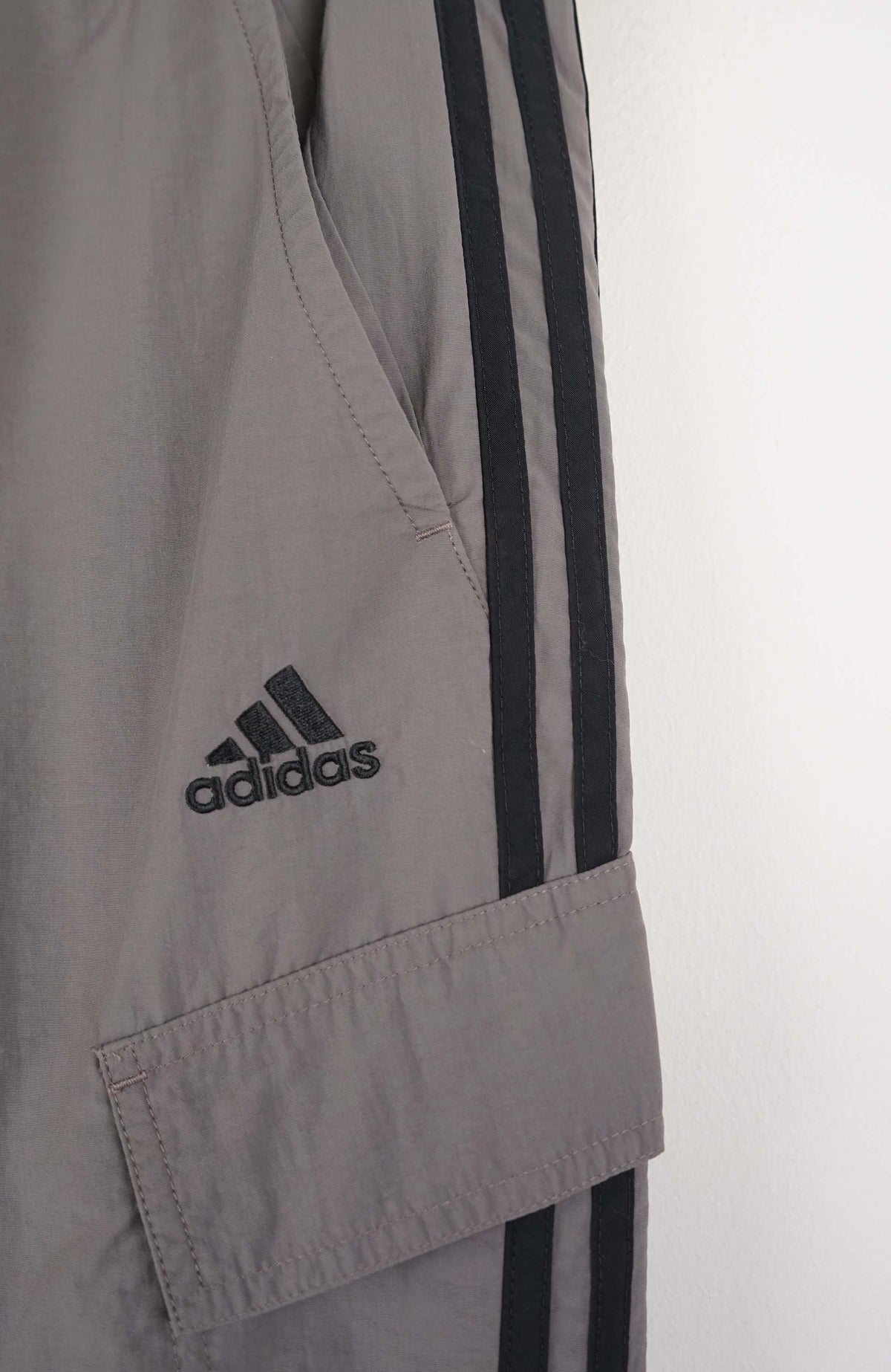 VINTAGE ADIDAS TRACK PANTS (M)