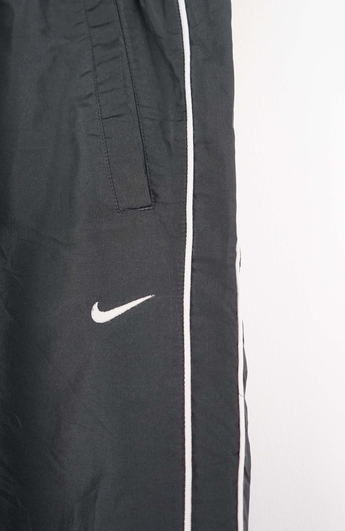 VINTAGE NIKE TRACK PANTS (M)