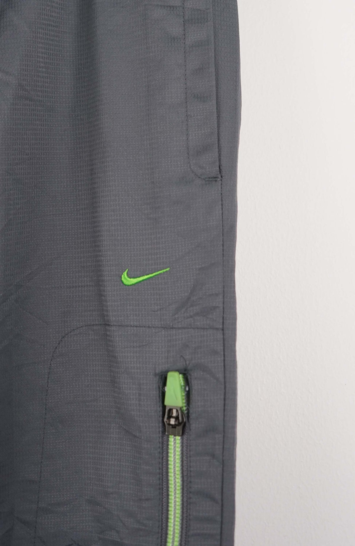 VINTAGE NIKE TRACK PANTS (L)