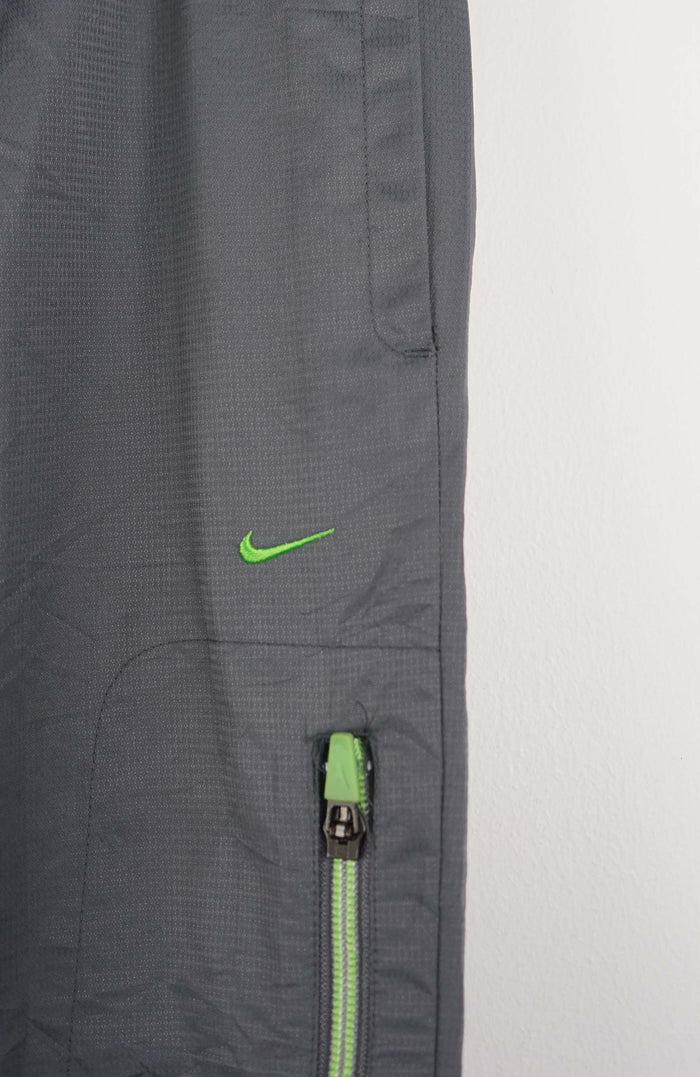 VINTAGE NIKE TRACK PANTS (L)