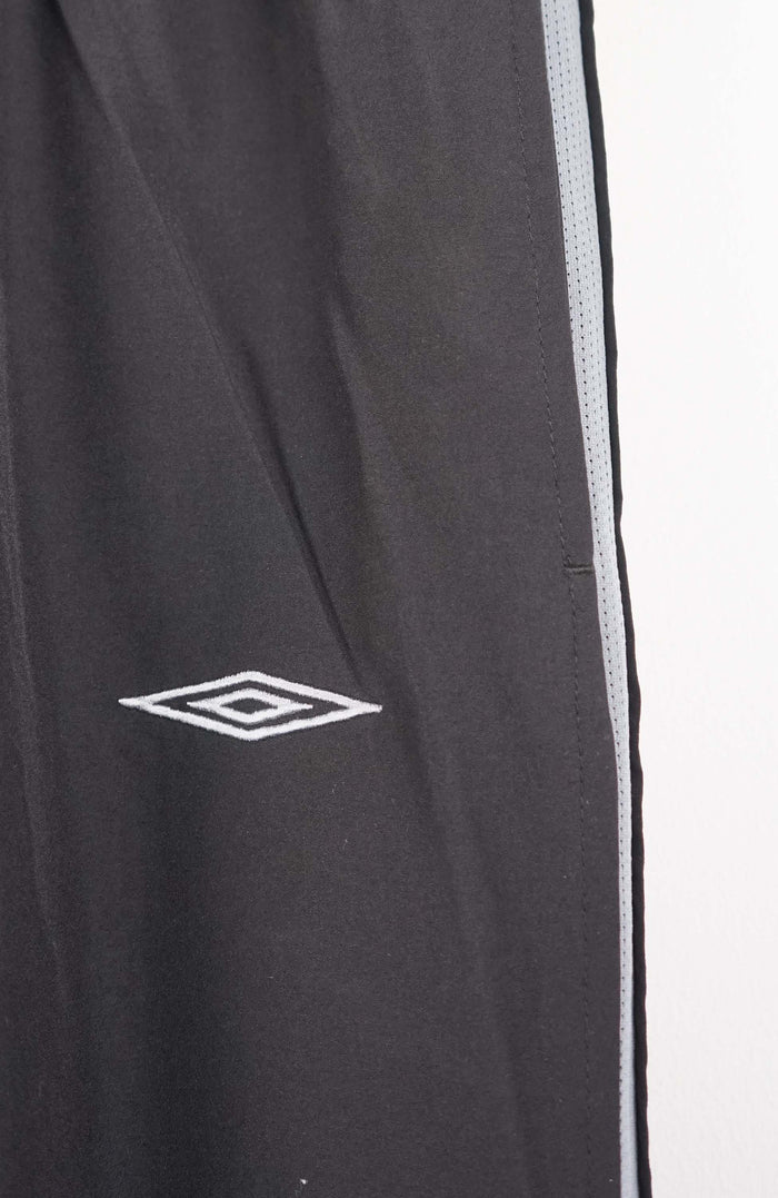 VINTAGE UMBRO TRACK PANTS (M)