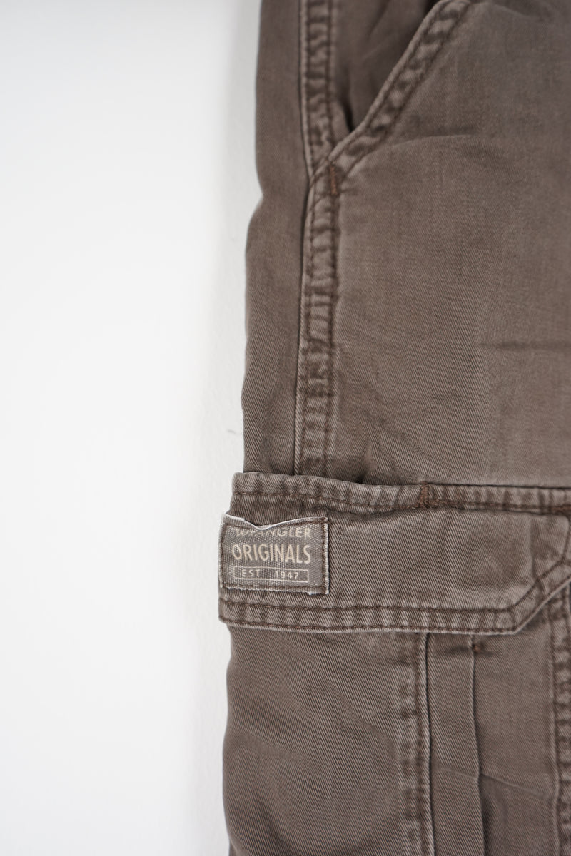 VINTAGE WRANGLER CARGO SHORTS W36