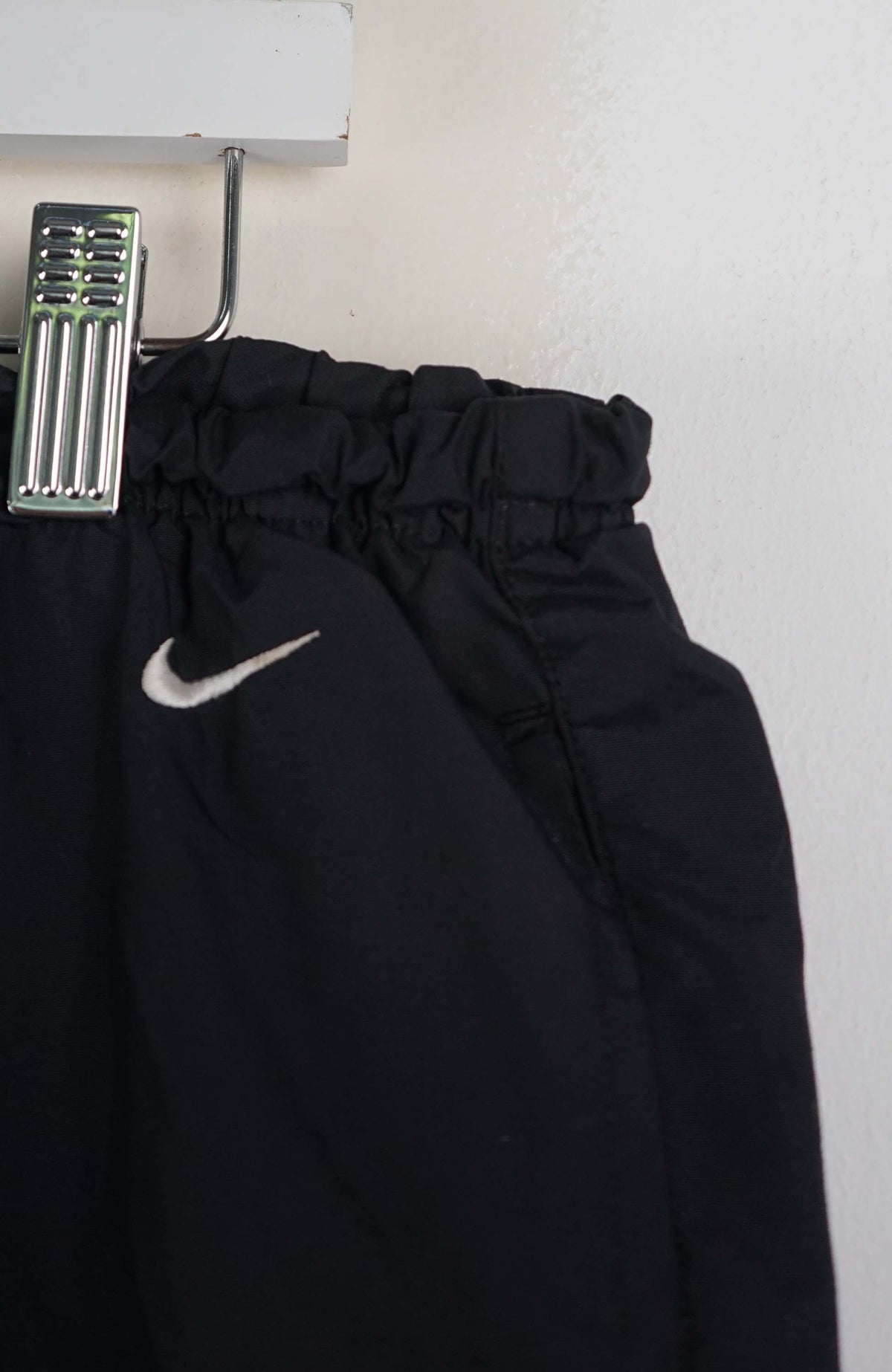 VINTAGE NIKE TRACK PANTS (XL)