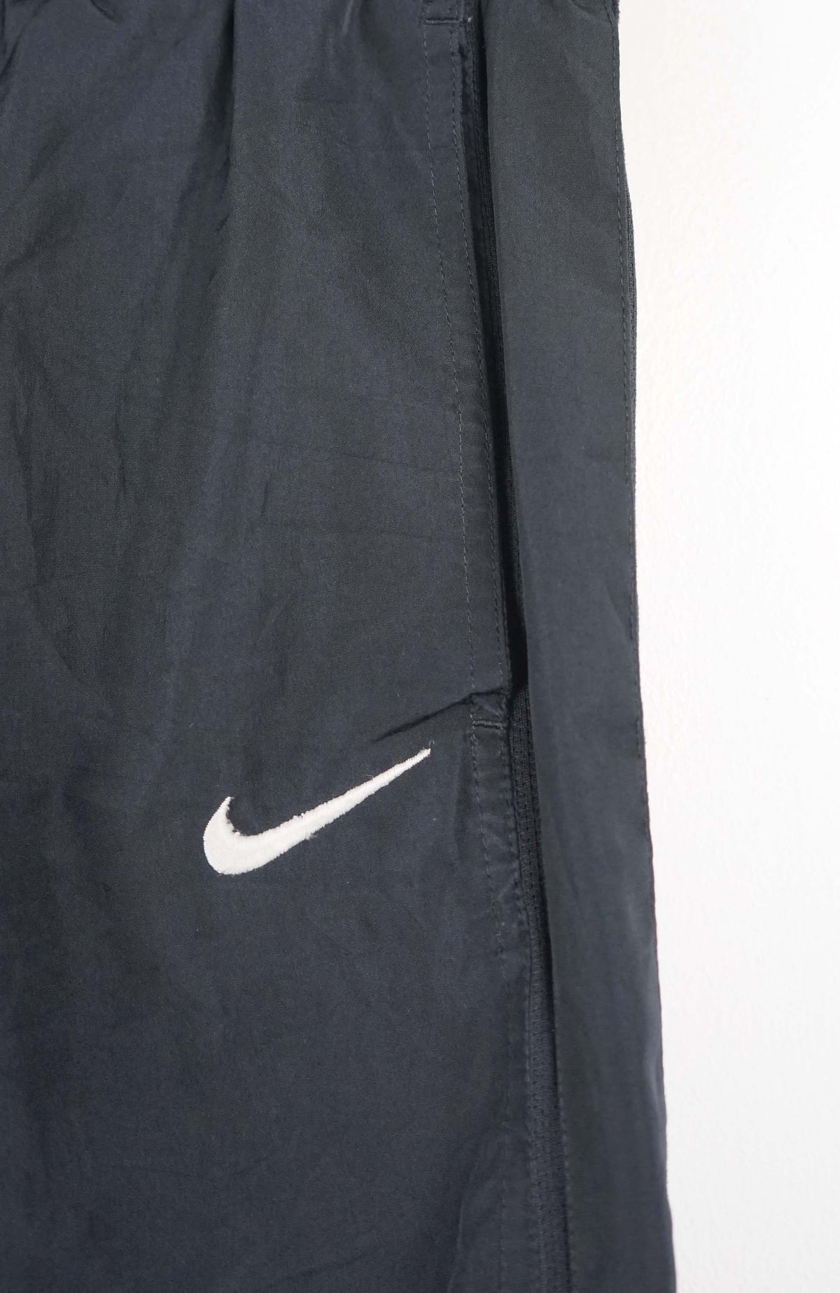 VINTAGE NIKE TRACK PANTS (M)