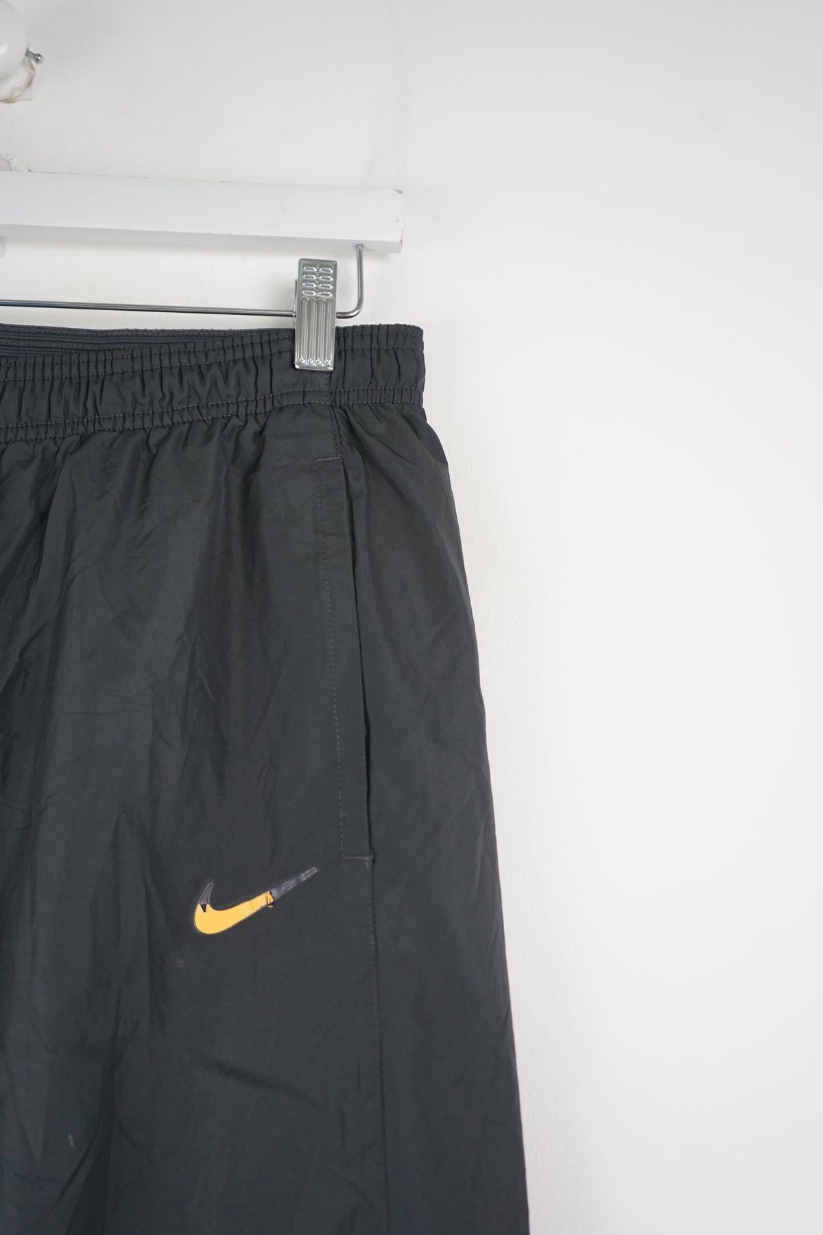 VINTAGE NIKE TRACK PANTS (M)
