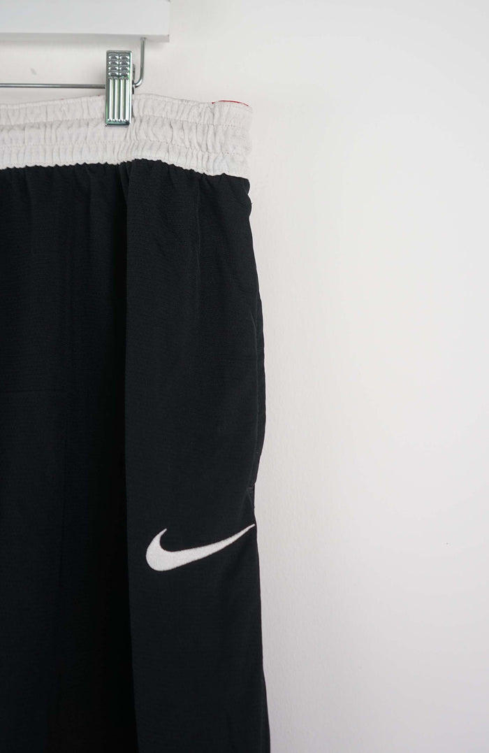 VINTAGE NIKE SHORTS W36