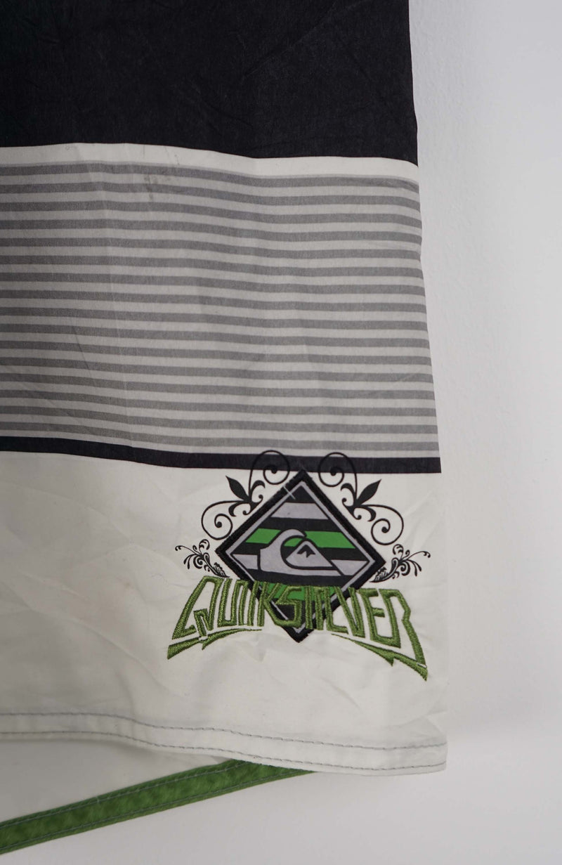 VINTAGE QUIKSILVER BOARD SHORTS W38