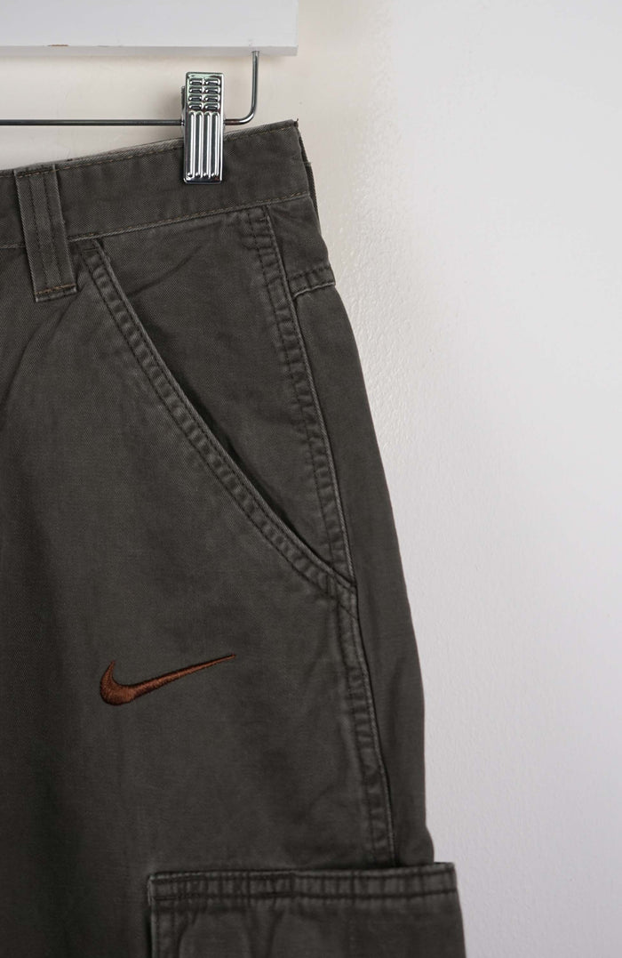 VINTAGE REWORK CARGO SHORTS W28