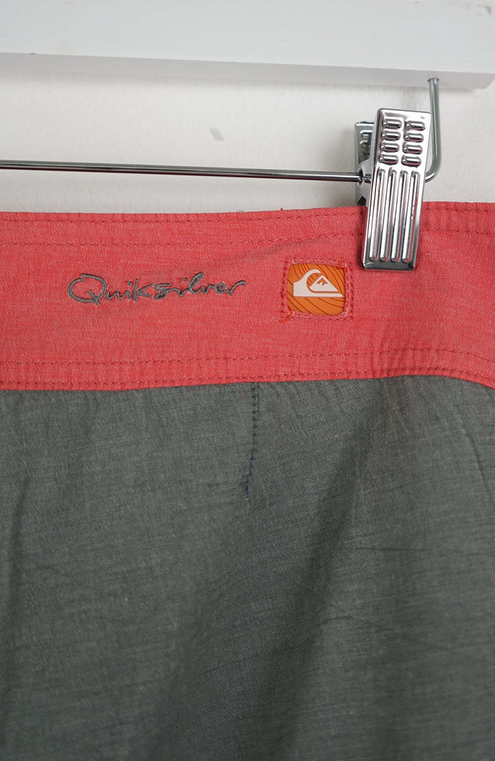 VINTAGE QUIKSILVER BOARD SHORTS W39