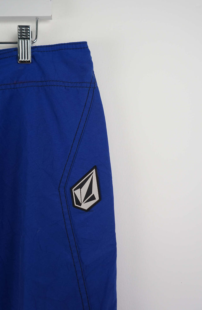 VINTAGE VOLCOM BOARD SHORTS W38