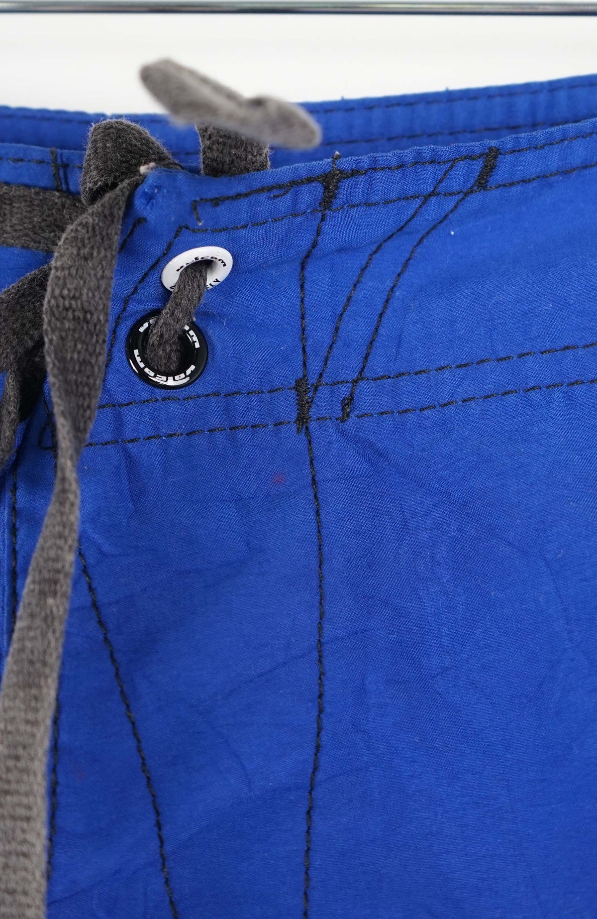 VINTAGE VOLCOM BOARD SHORTS W38