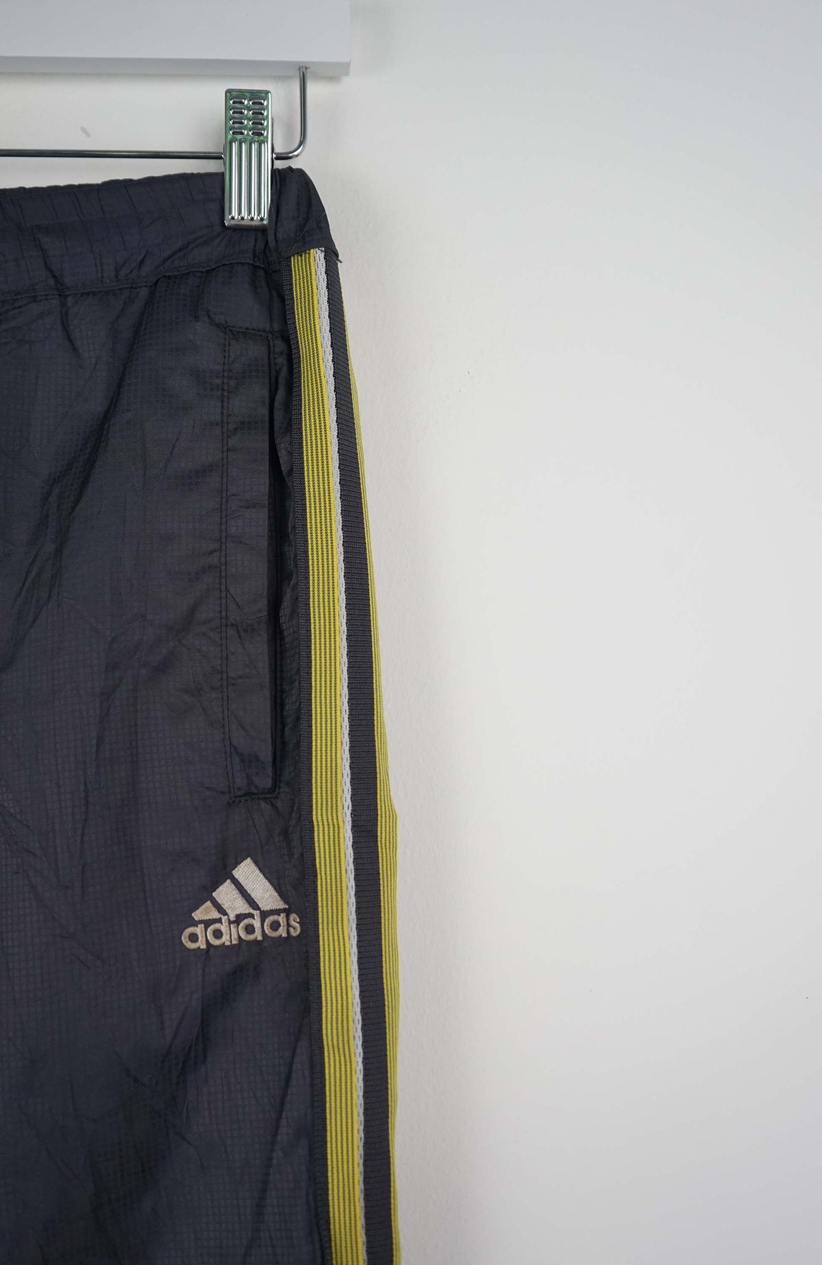 VINTAGE ADIDAS TRACK PANTS (S)