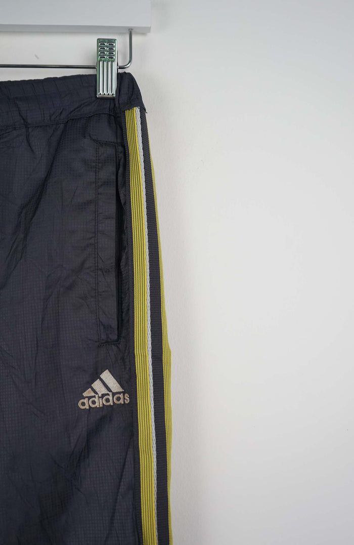VINTAGE ADIDAS TRACK PANTS (S)