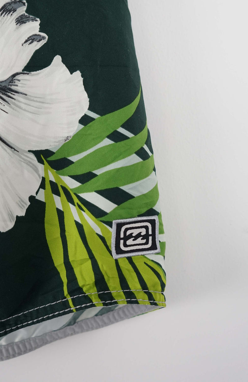 VINTAGE BILLABONG SHORTS W33