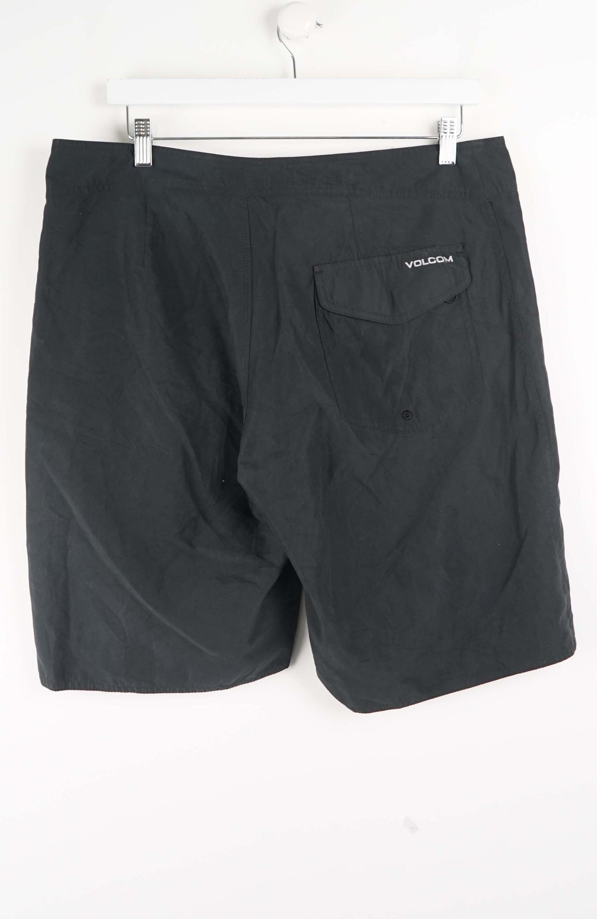 VINTAGE VOLCOM BOARD SHORTS W38