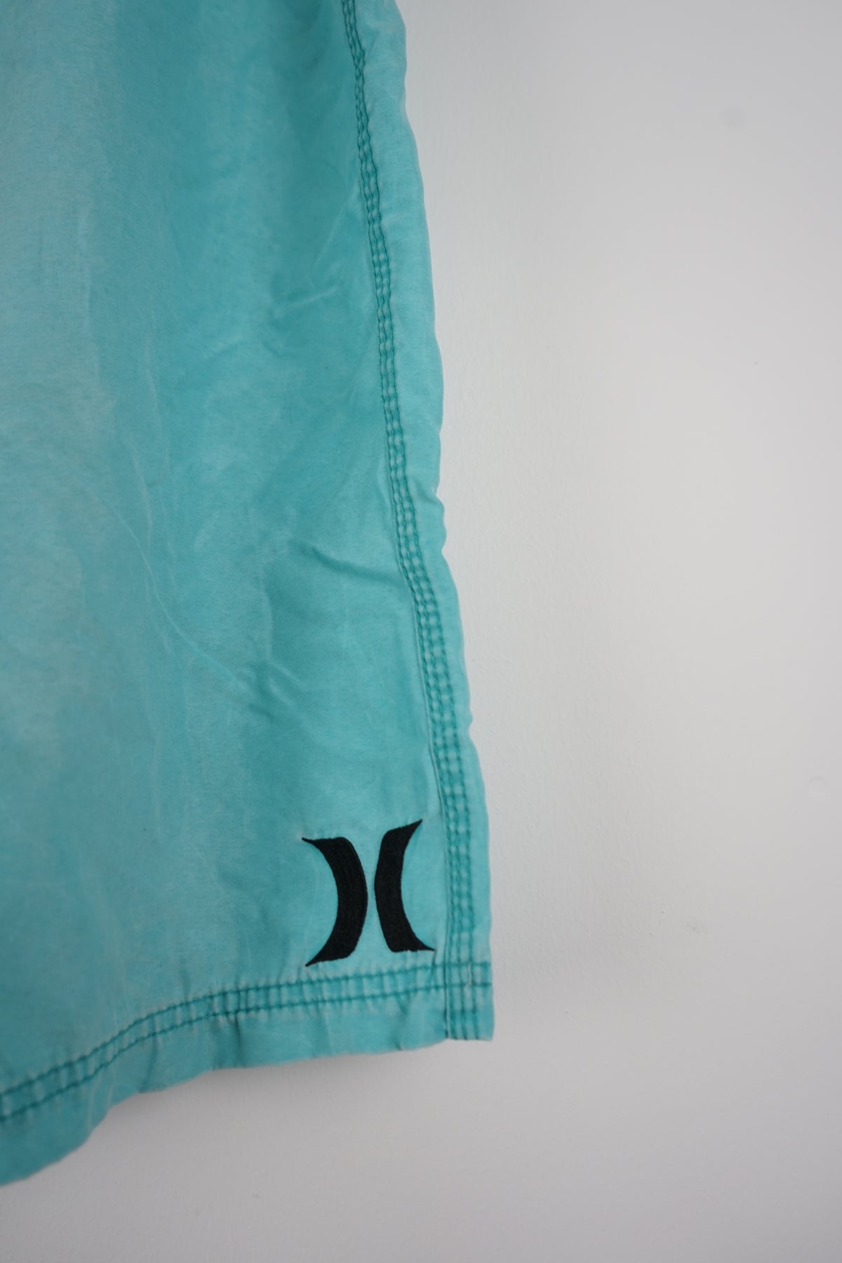 VINTAGE HURLEY BOARD SHORTS W34