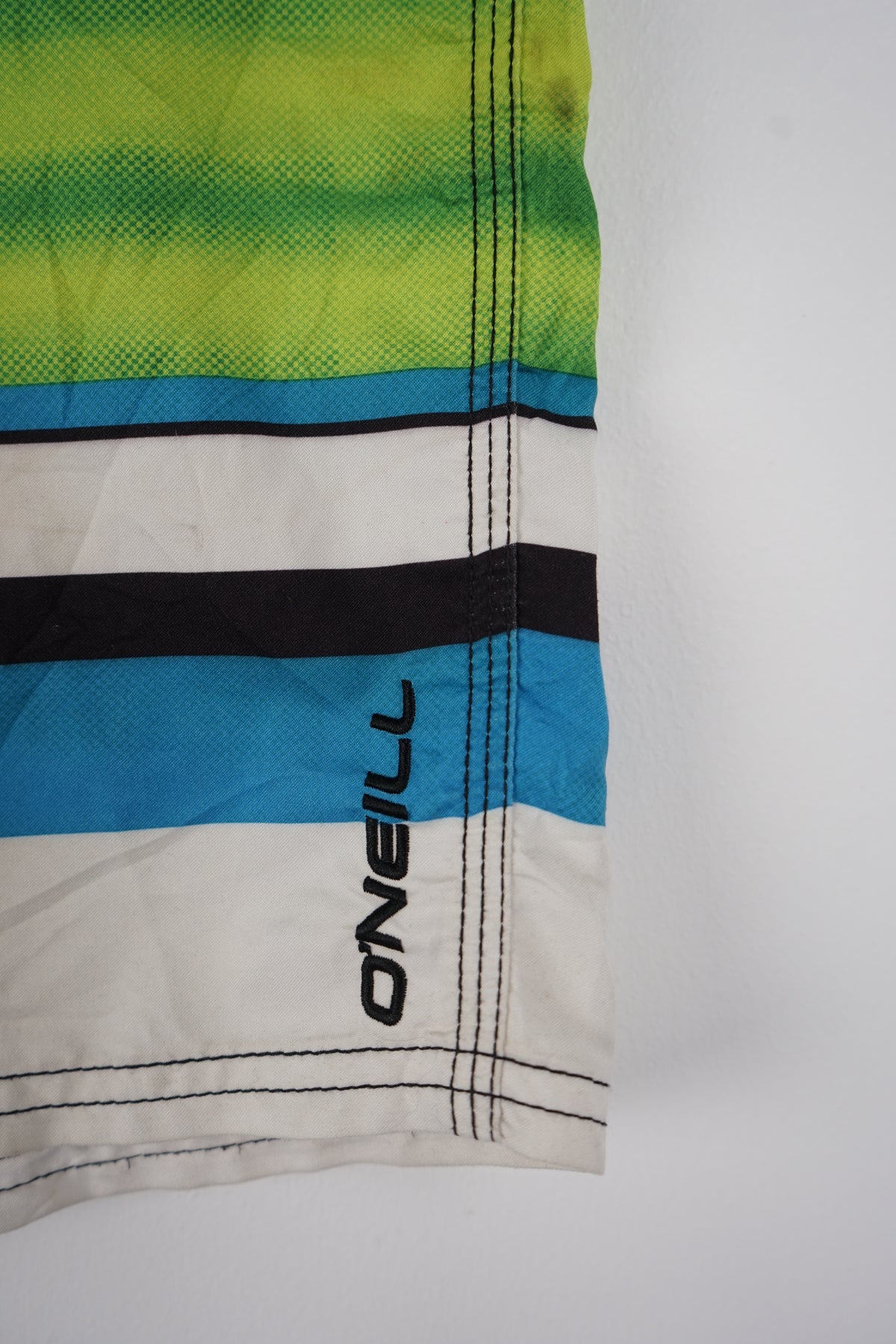 VINTAGE QUIKSILVER BOARD SHORTS W33