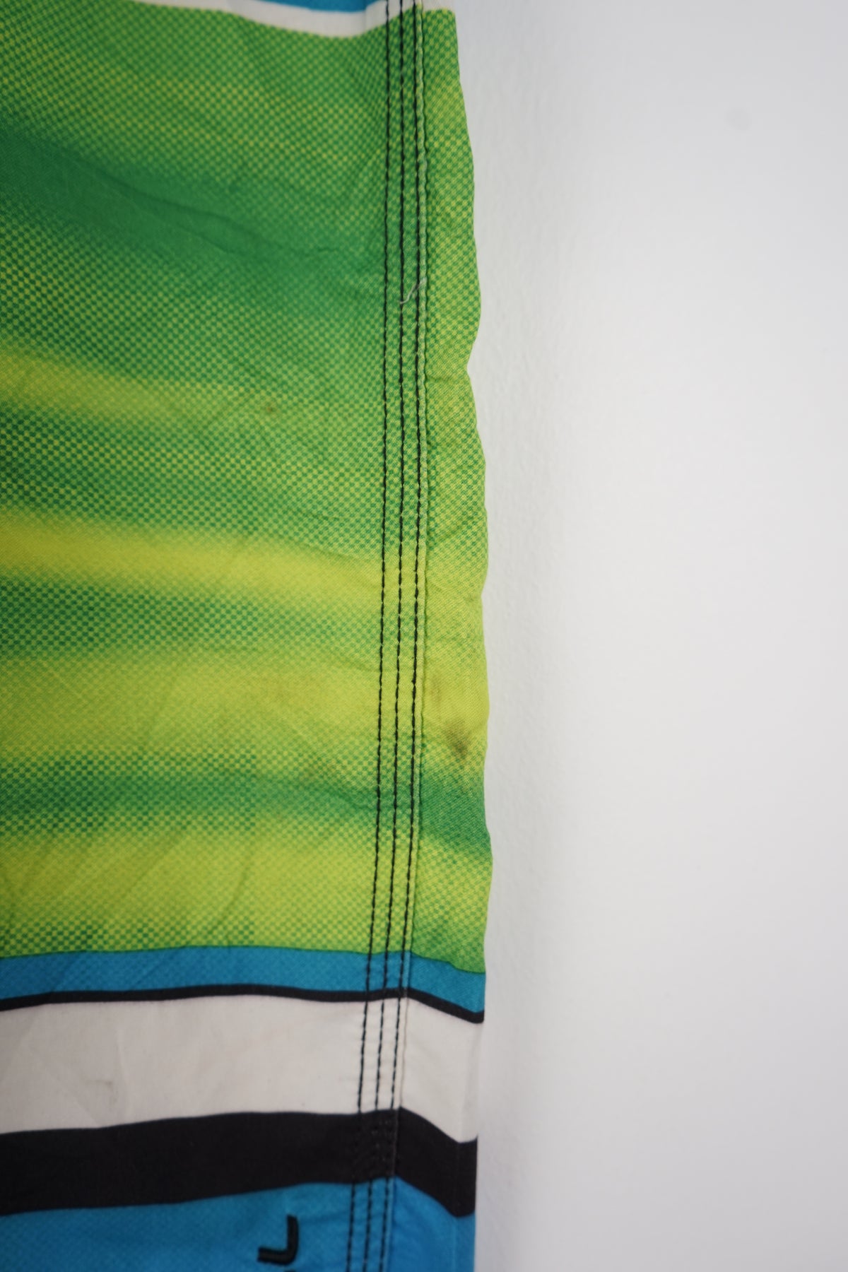 VINTAGE QUIKSILVER BOARD SHORTS W33