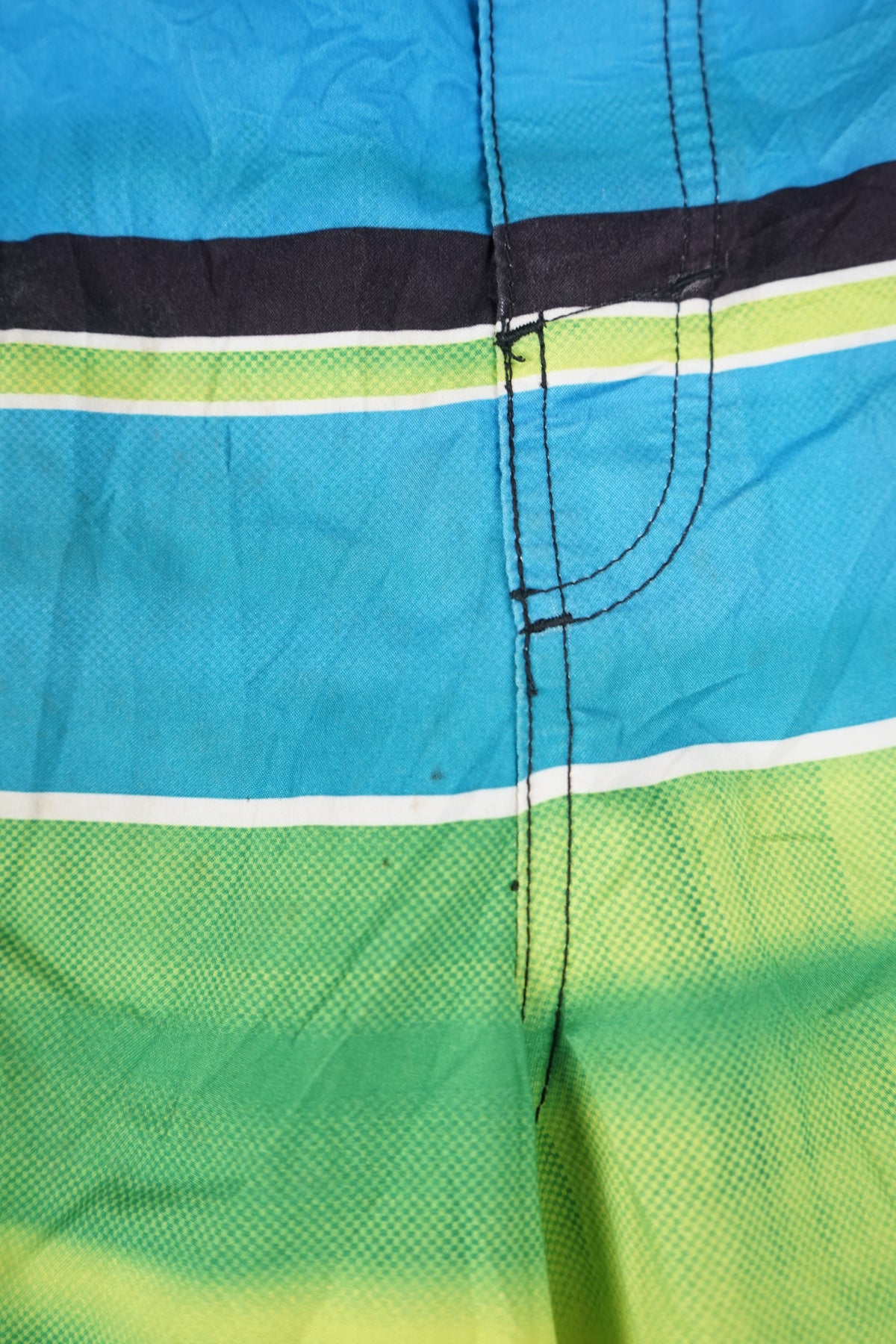 VINTAGE QUIKSILVER BOARD SHORTS W33