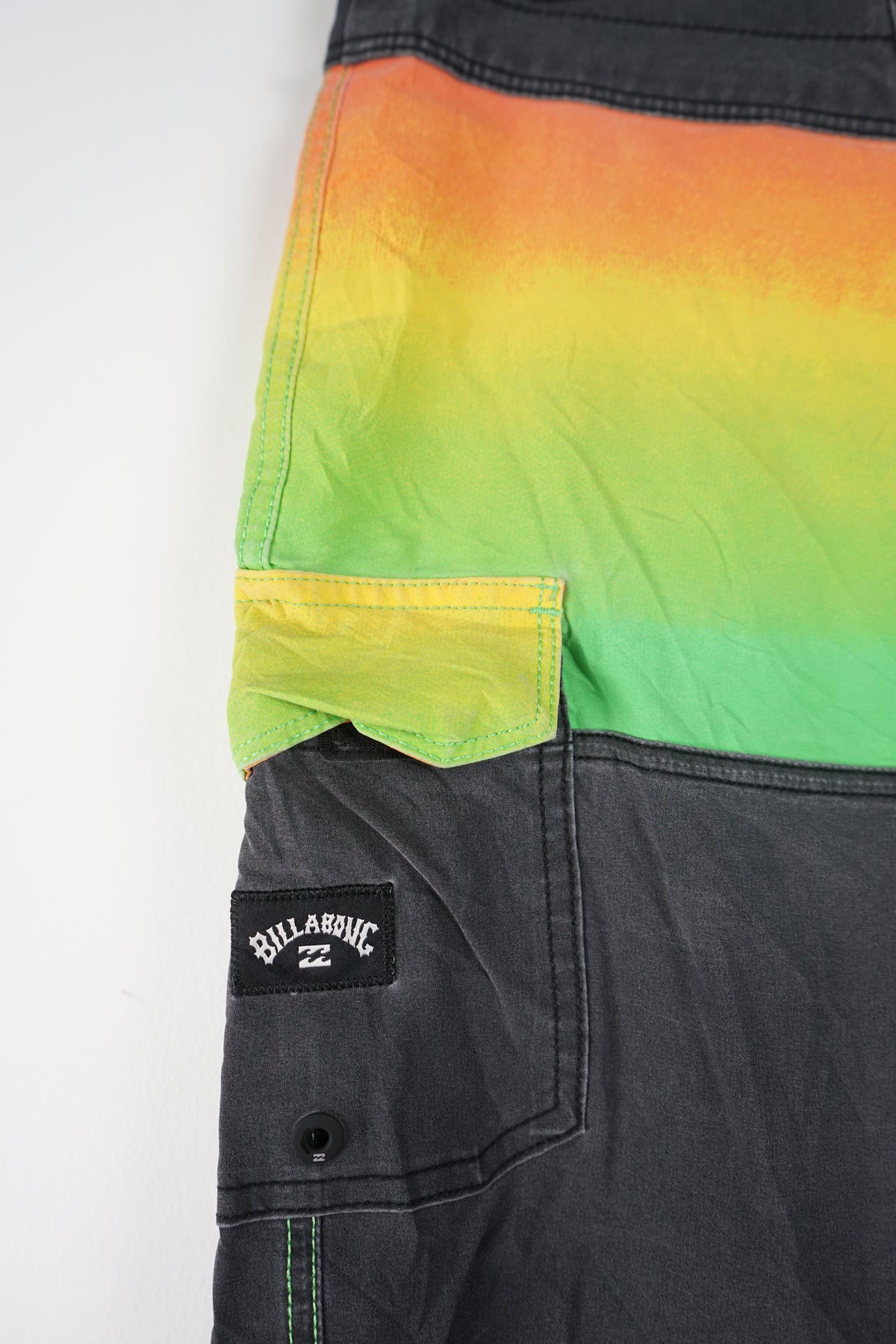 VINTAGE BILLABONG SHORTS W33