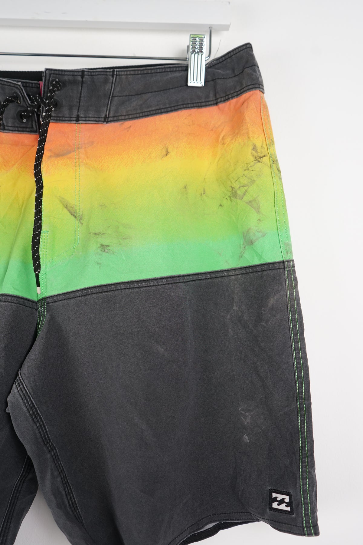 VINTAGE BILLABONG SHORTS W33