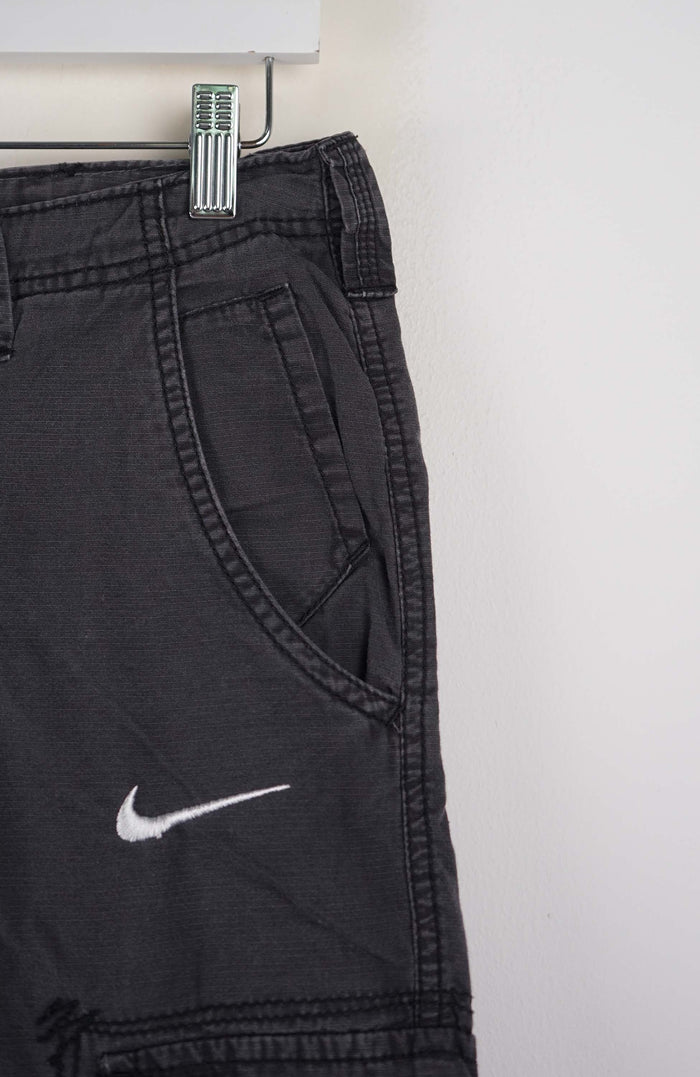 VINTAGE REWORK CARGO SHORTS W30