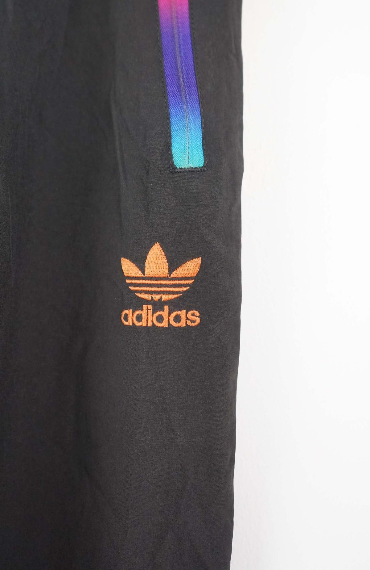 VINTAGE ADIDAS 3/4 TRACK PANT SHORTS (S)
