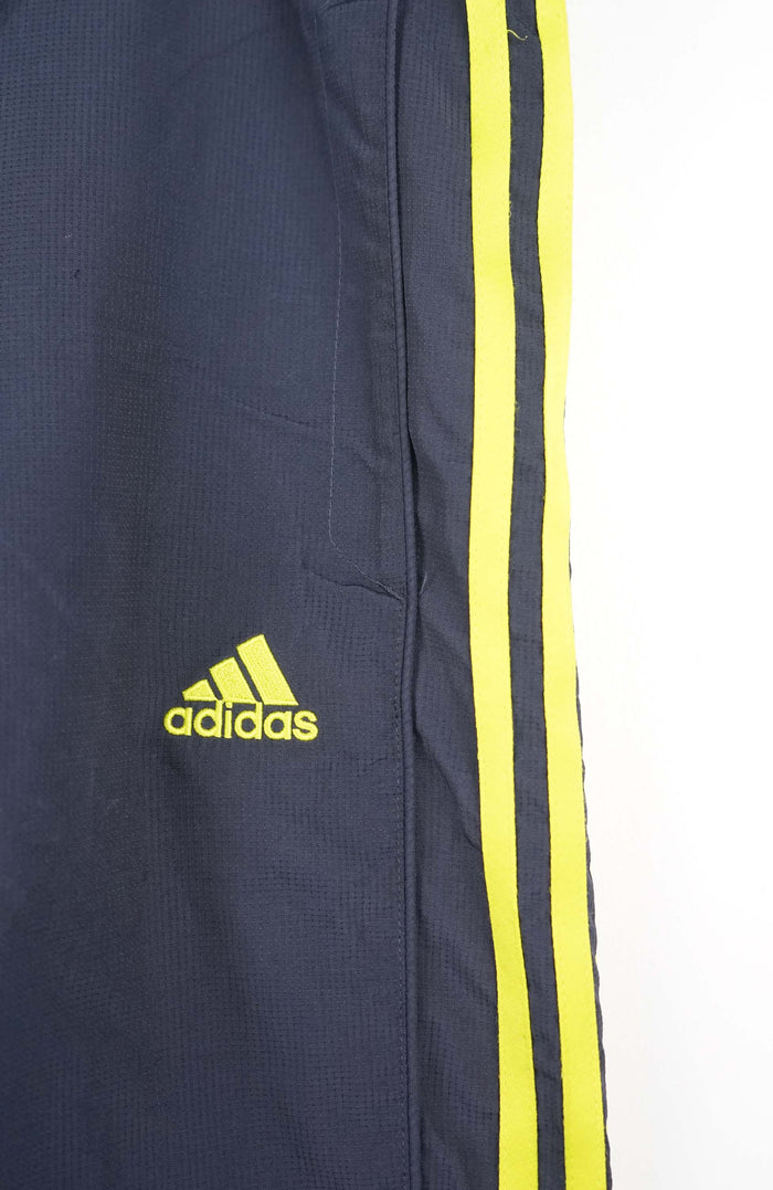 VINTAGE ADIDAS 3/4 TRACK PANT SHORTS (XL)