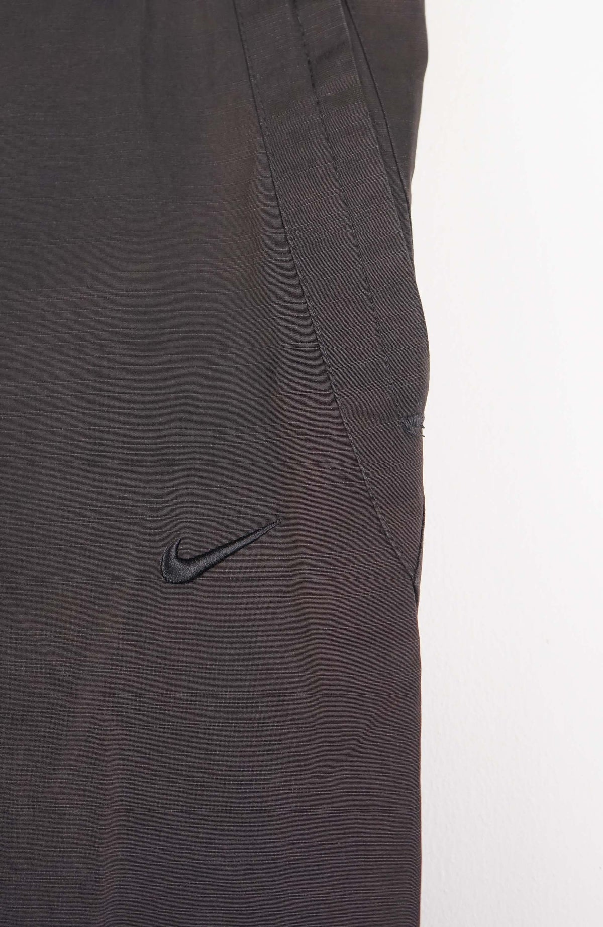 VINTAGE NIKE TRACKPANT SHORTS (L)