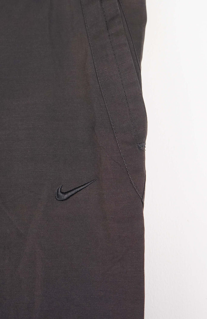 VINTAGE NIKE TRACKPANT SHORTS (L)