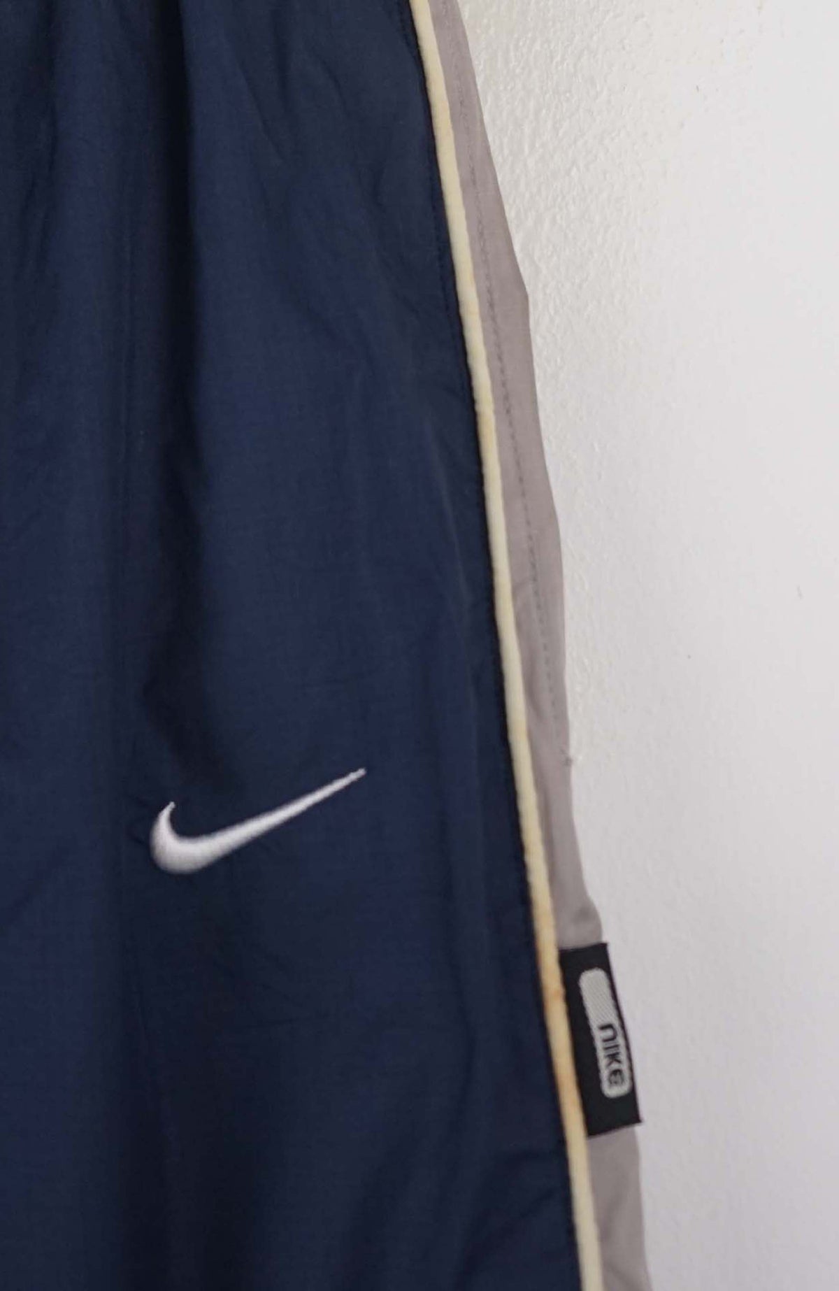 VINTAGE NIKE 3/4 TRACK PANT SHORTS (S)