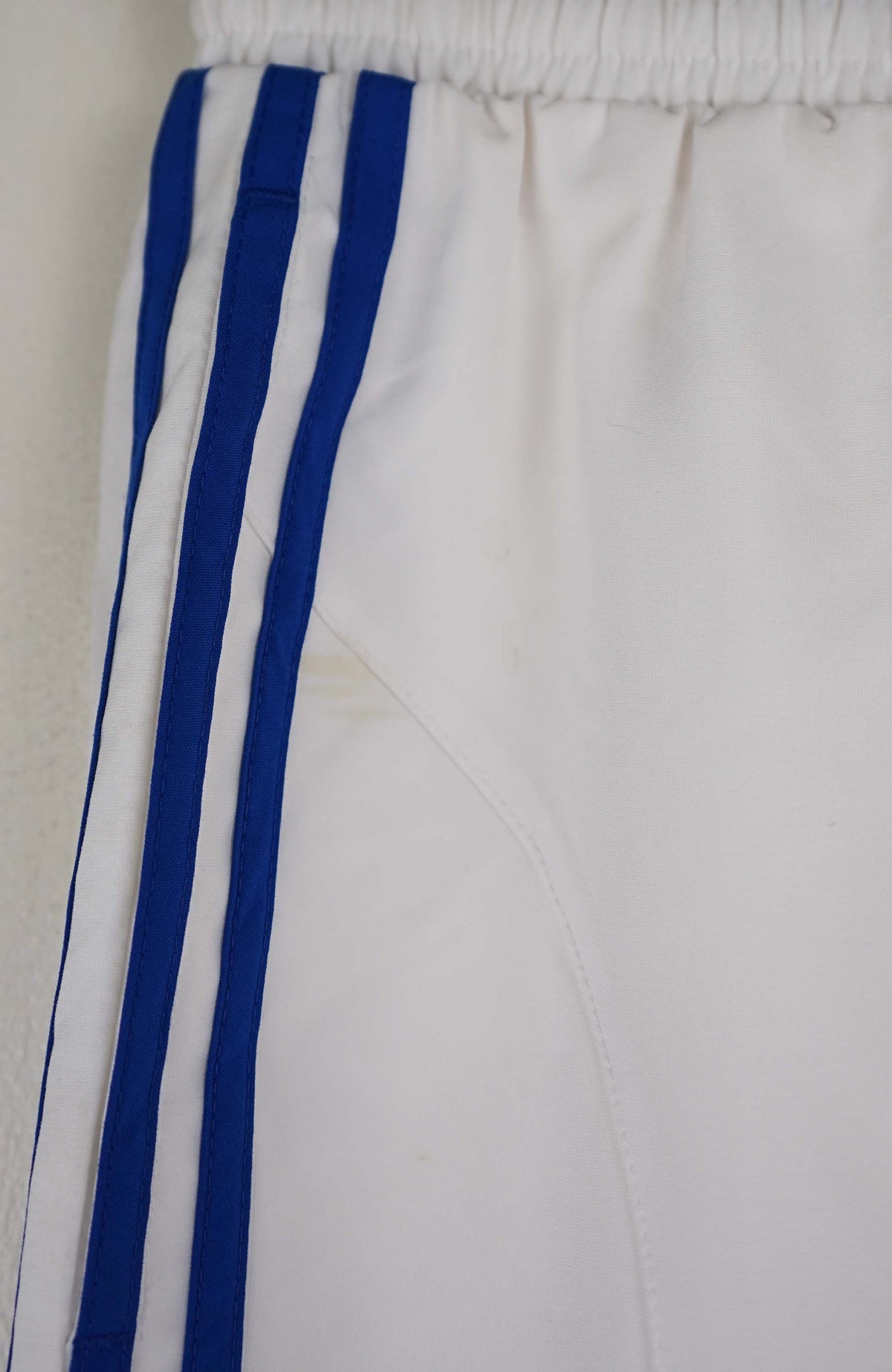 VINTAGE ADIDAS 3/4 TRACK PANT SHORTS (S)