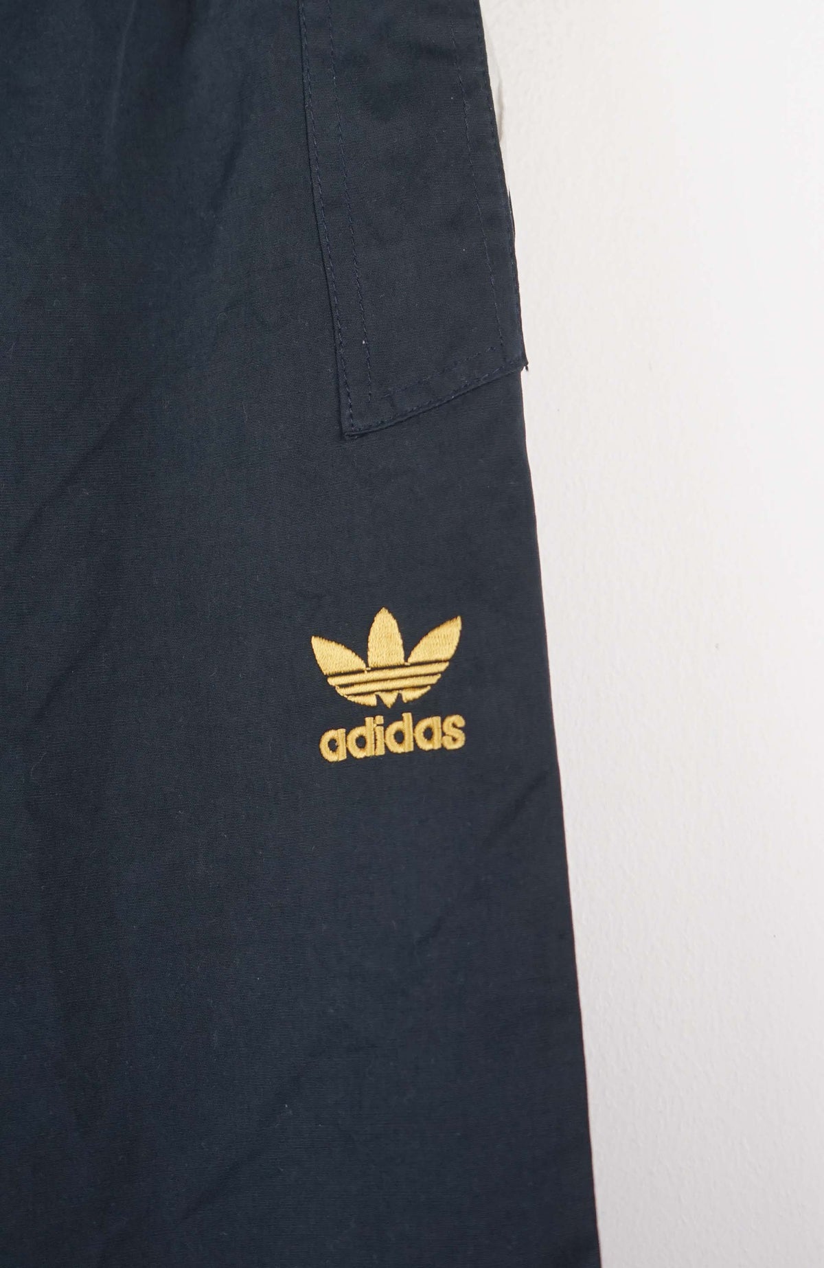VINTAGE ADIDAS 3/4 TRACK PANT SHORTS (S)