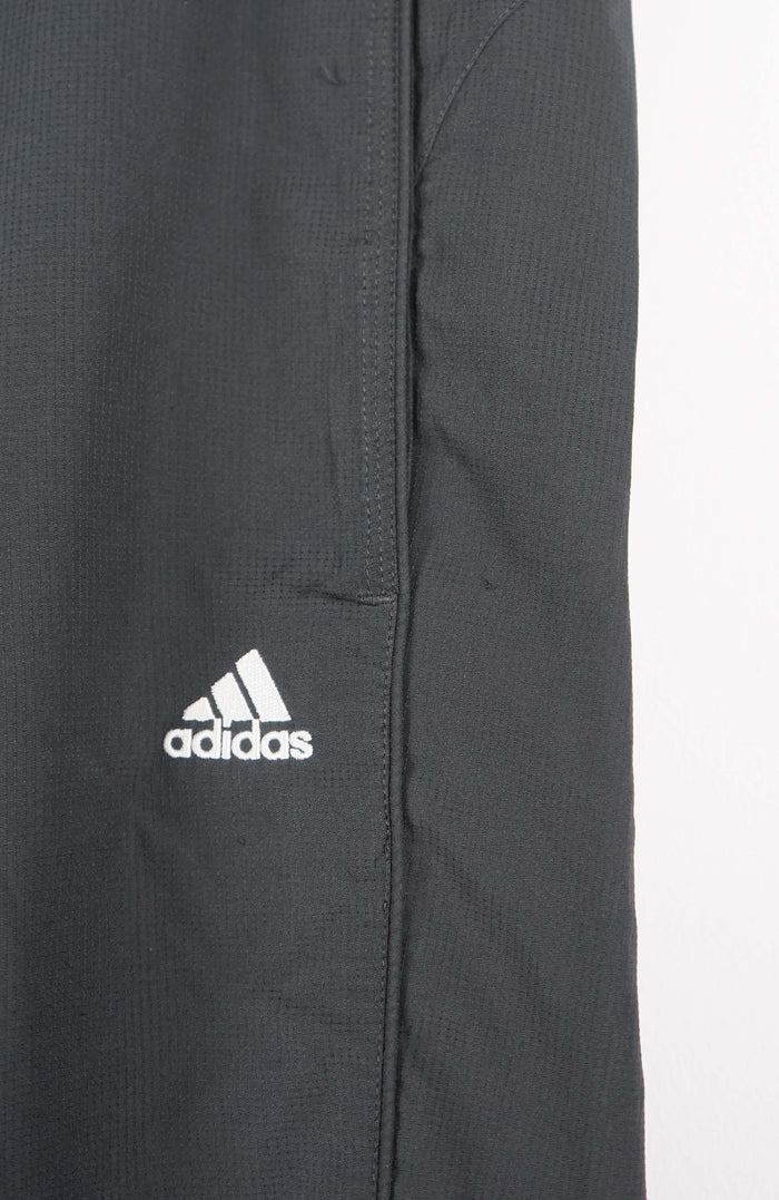 VINTAGE ADIDAS 3/4 TRACK PANT SHORTS (XL)