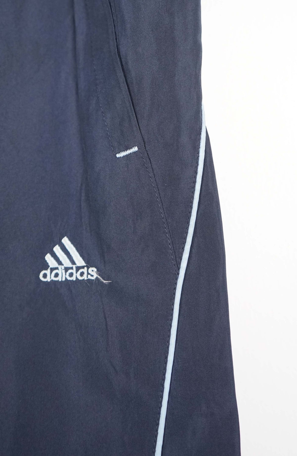 VINTAGE ADIDAS 3/4 TRACK PANT SHORTS (L)