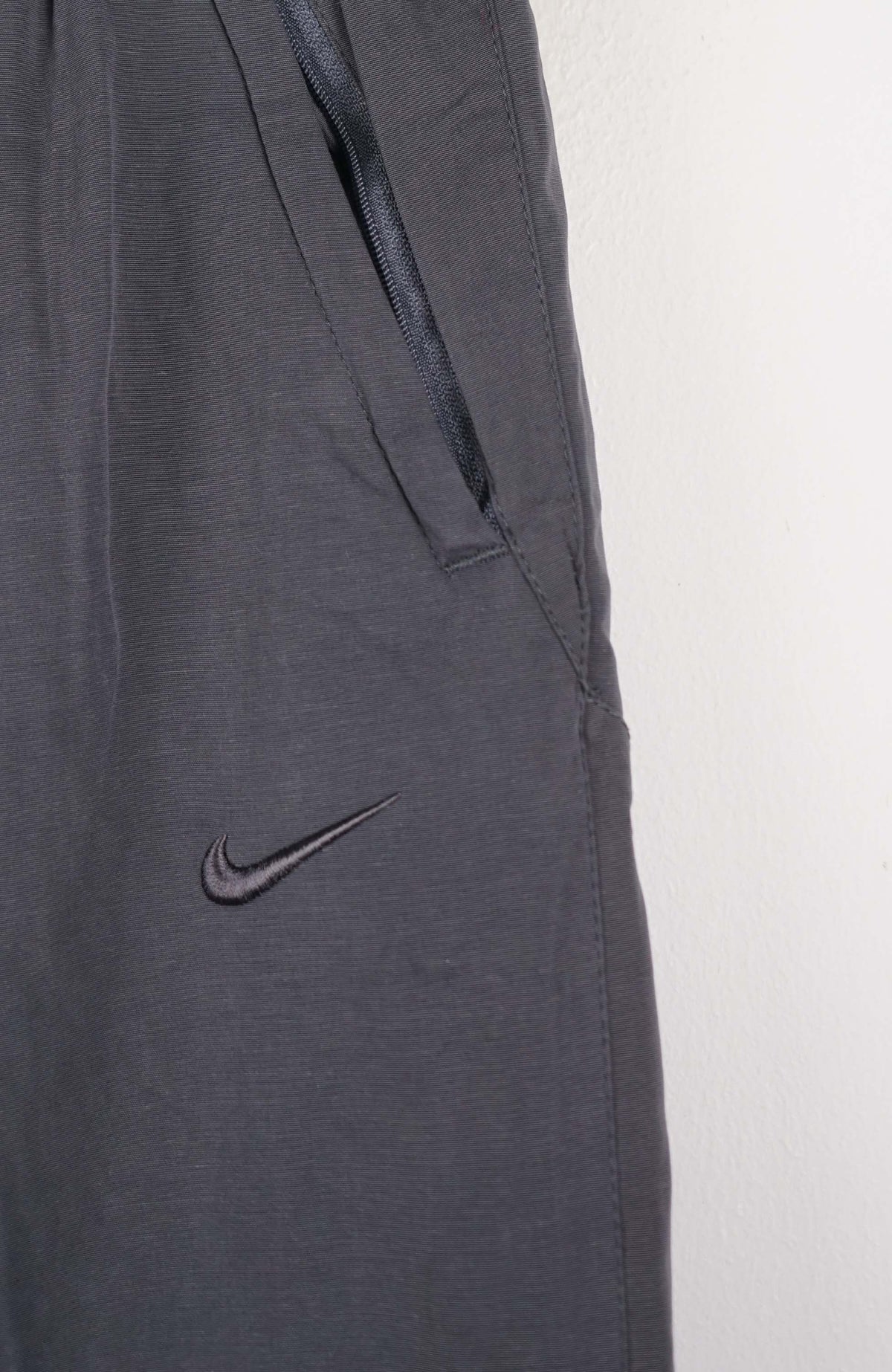 VINTAGE NIKE TRACK PANT SHORTS (S)