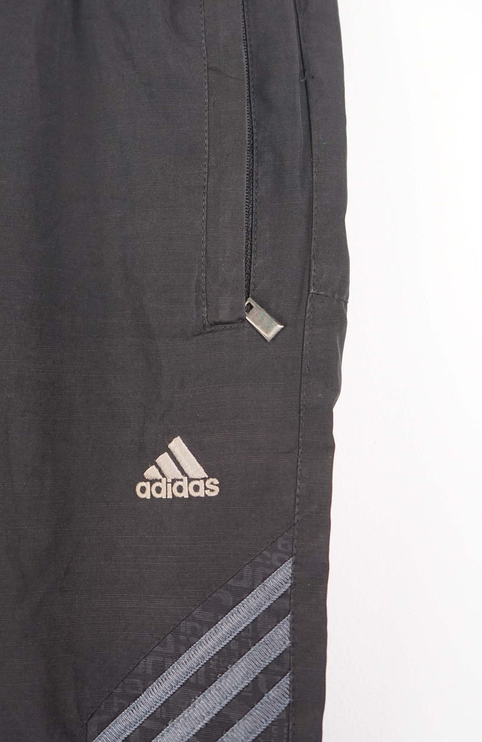VINTAGE ADIDAS 3/4 TRACK PANT SHORTS (L)