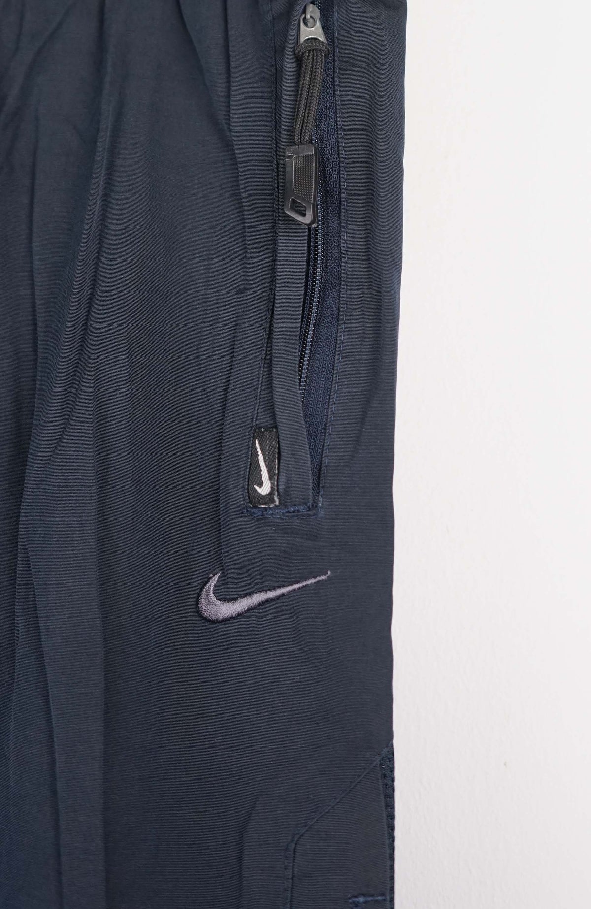 VINTAGE NIKE TRACK PANT SHORTS (L)