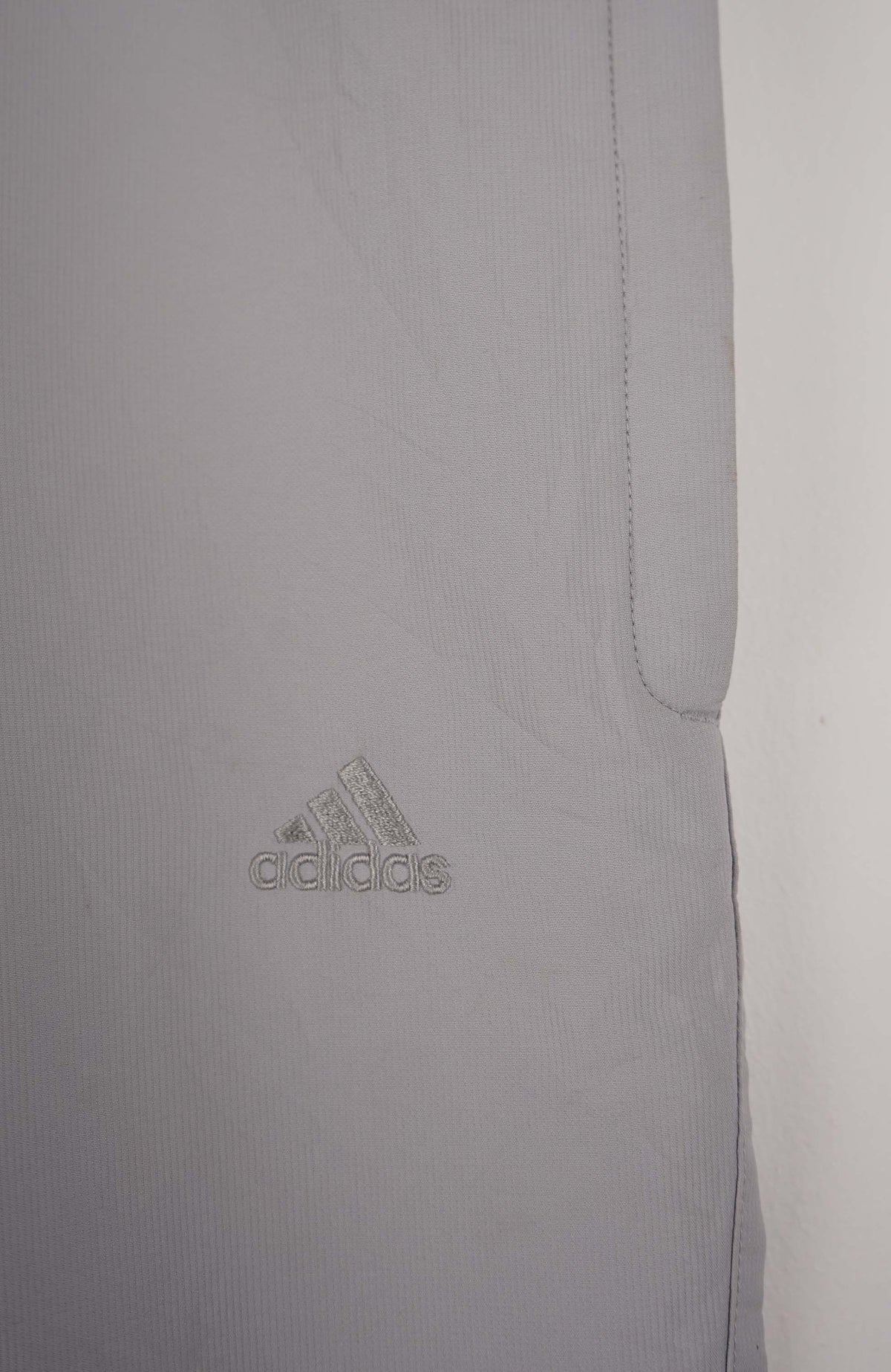 VINTAGE ADIDAS 3/4 TRACK PANT SHORTS (XL)