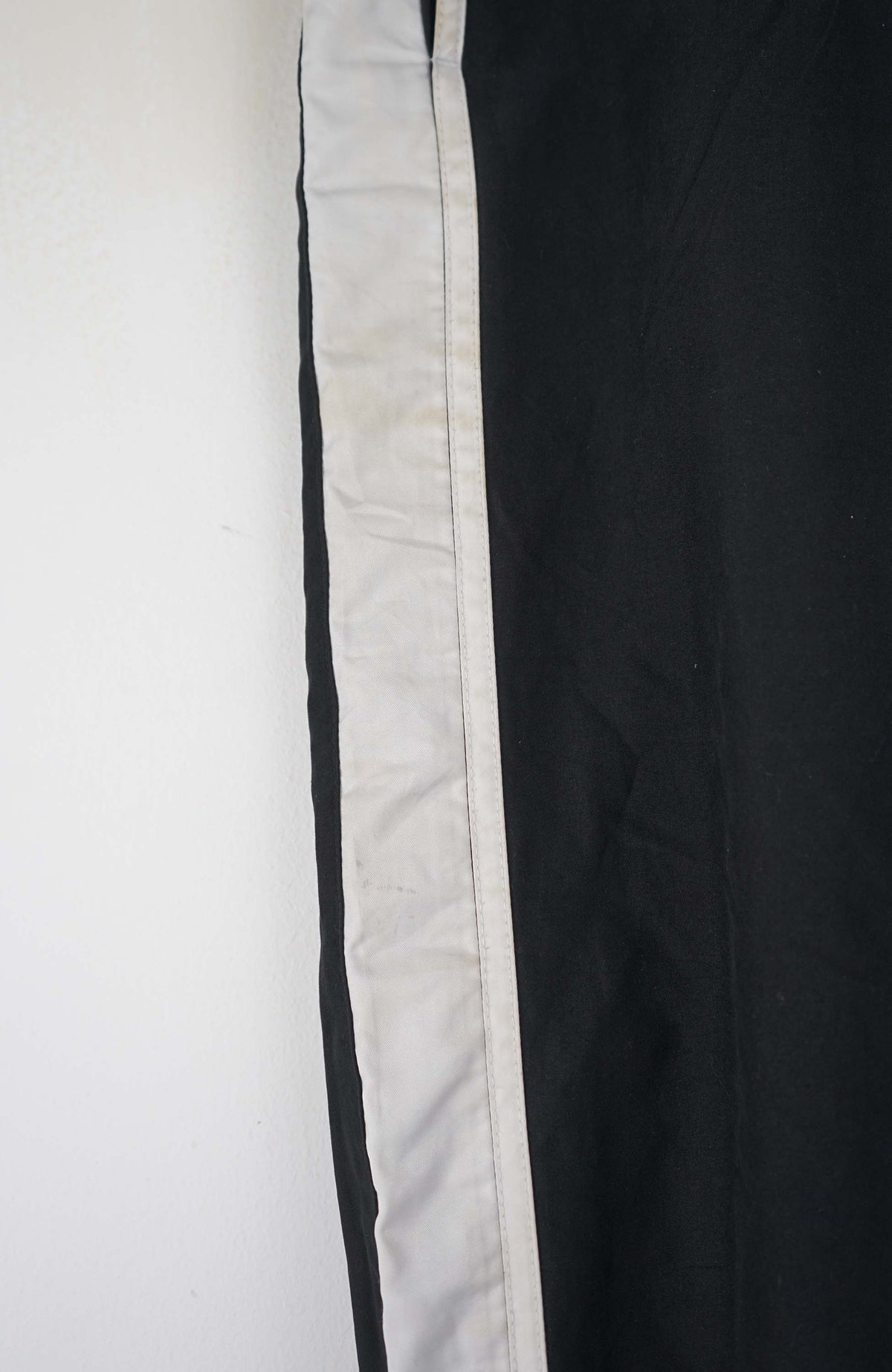 VINTAGE NIKE 3/4 TRACK PANT SHORTS (XL)