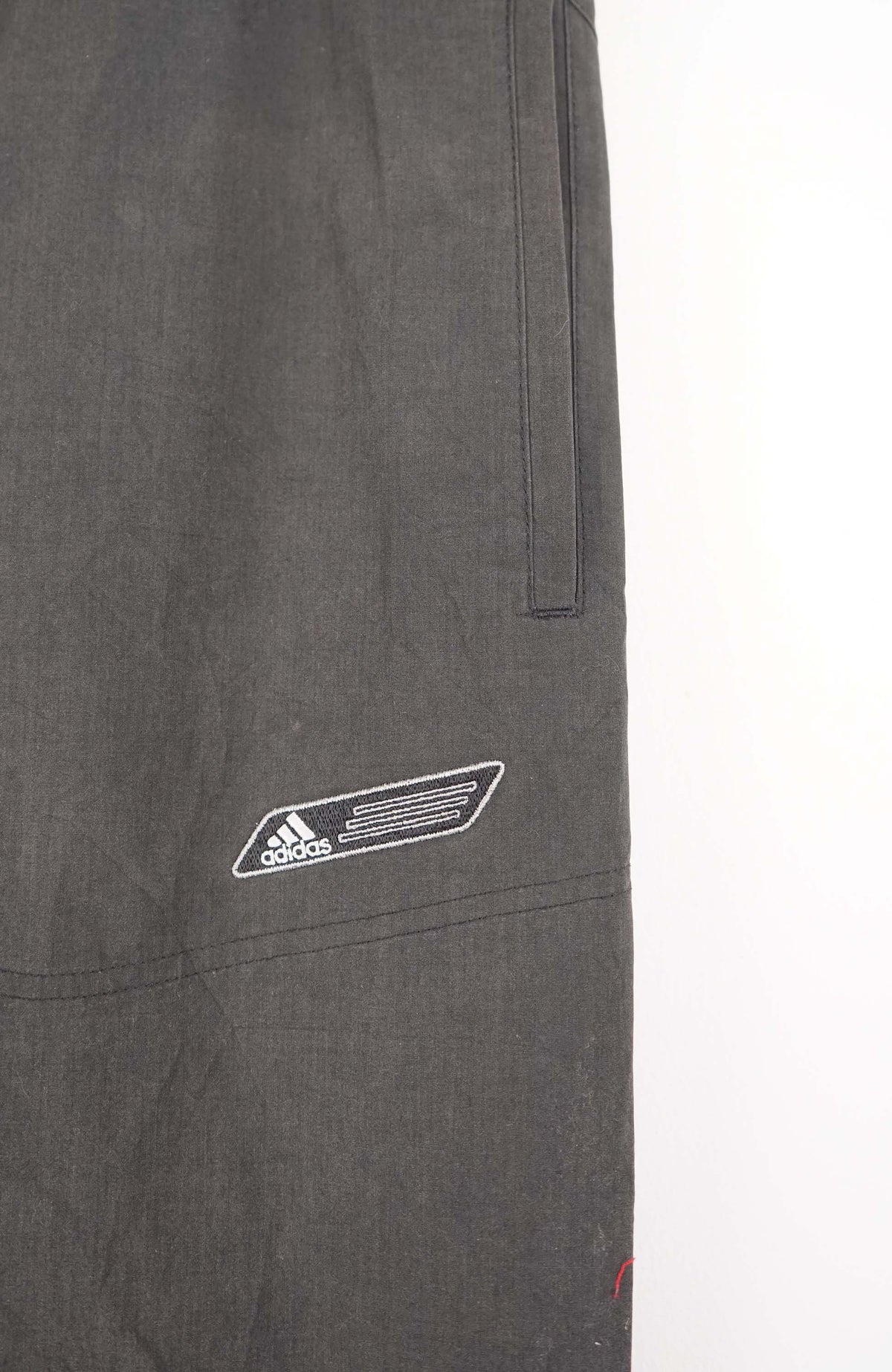 VINTAGE ADIDAS 3/4 TRACK PANT SHORTS (XL)
