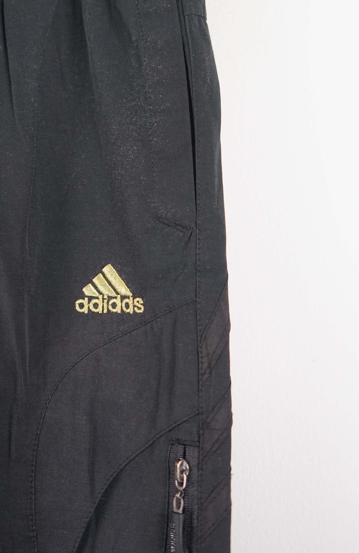 VINTAGE ADIDAS 3/4 TRACK PANT SHORTS (M)