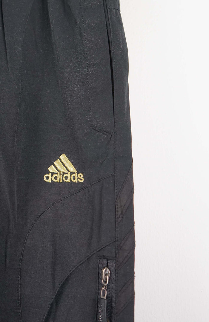 VINTAGE ADIDAS 3/4 TRACK PANT SHORTS (M)